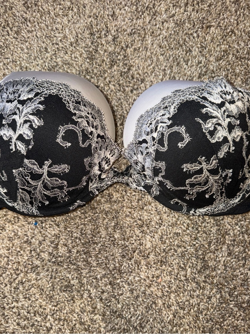 Victoria’s Secret Very Sexy Push Up Underwire Lace Floral Bra 38D Black/White